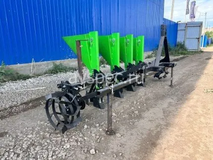Чеснокосажалка (сеялка чеснока) шестирядная